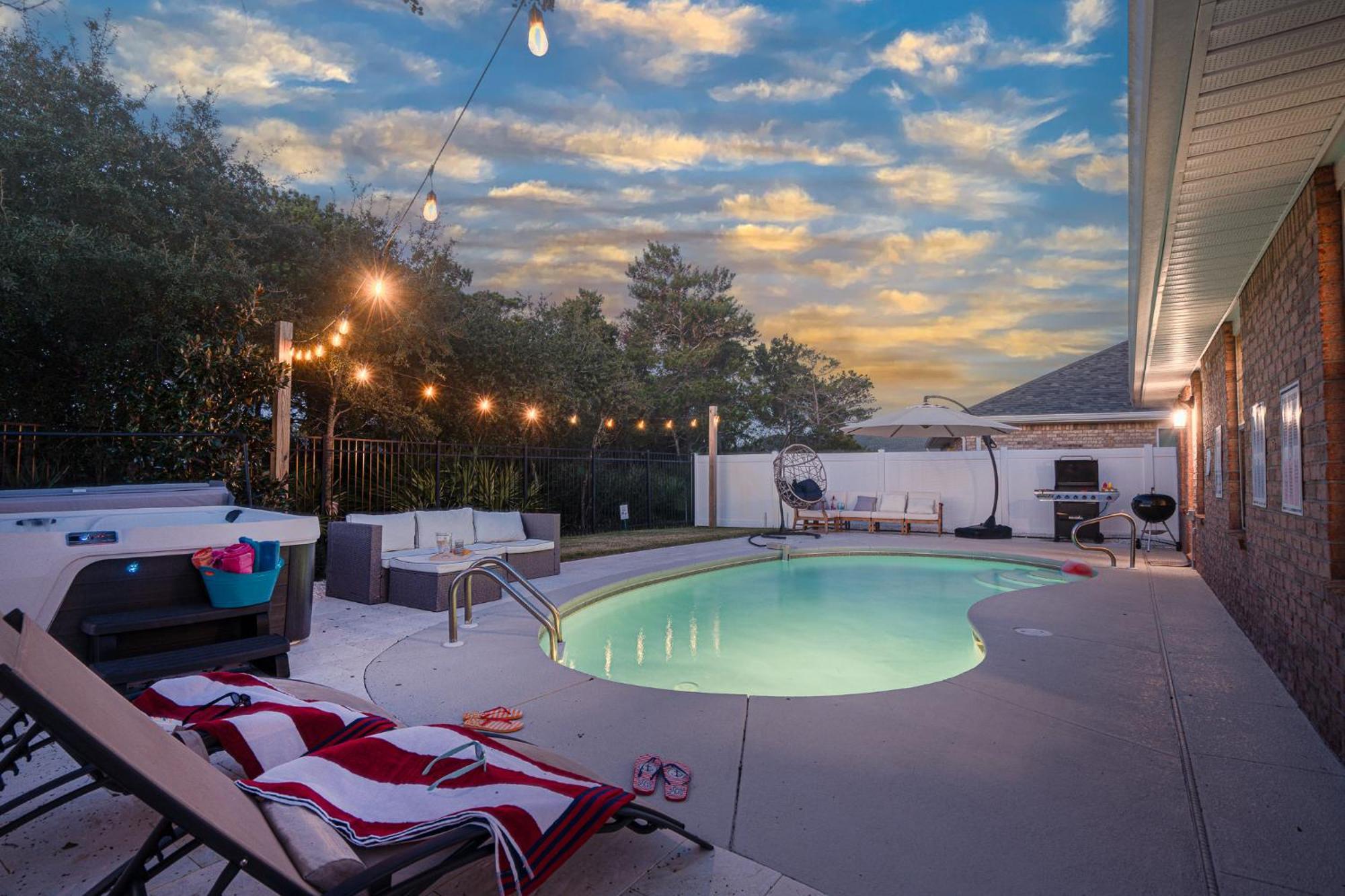 Heated Pool And Golf Cart, Walk To Beach! Best Deal! Дестин Екстериор снимка